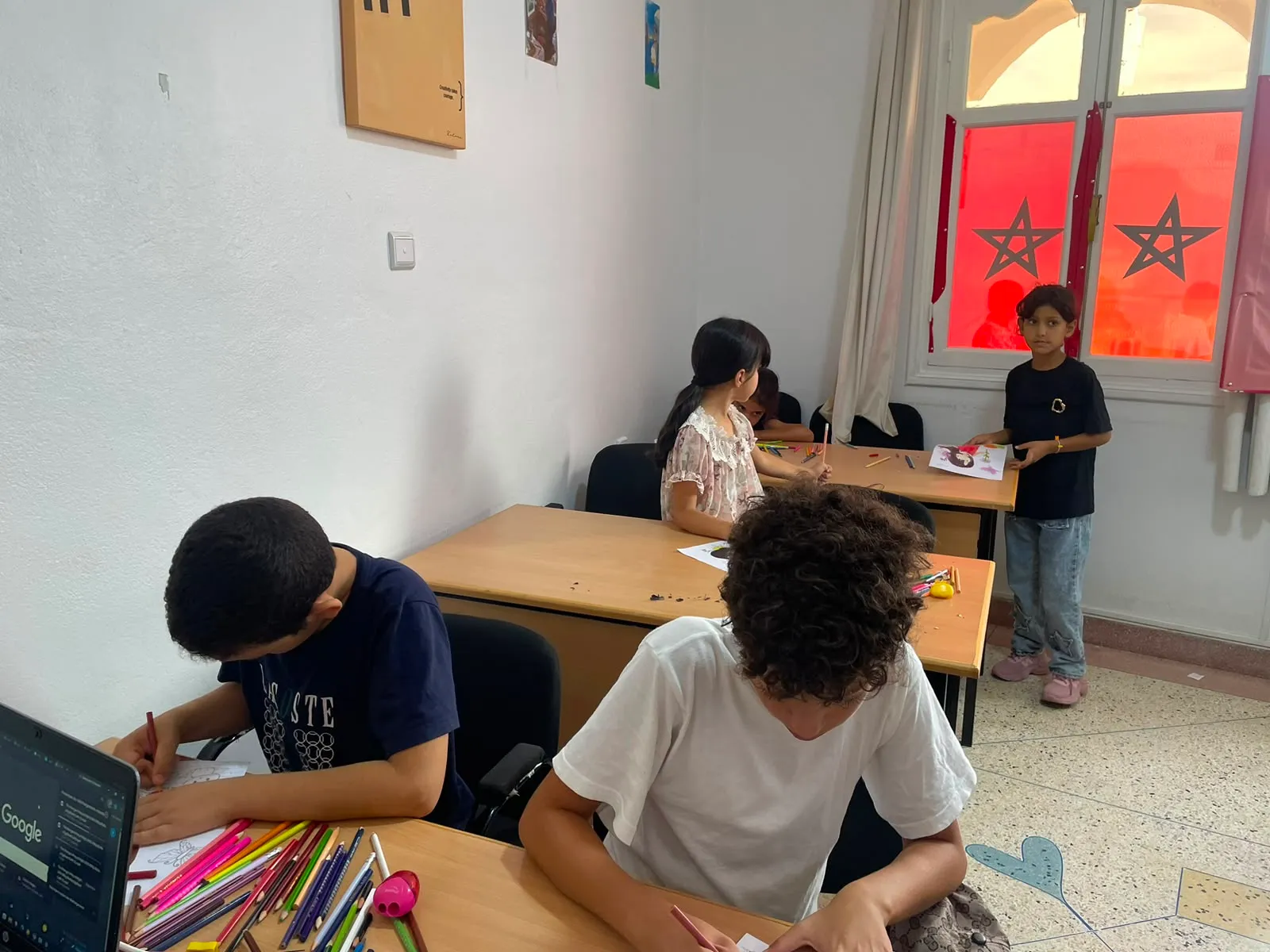 Enfants du club de dessin United Tamaghrabit