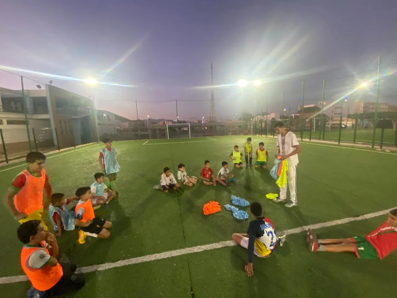 Club de football pour enfants à Midar